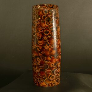 Vase en coques de noisettes et résine oranges réf Vas-024